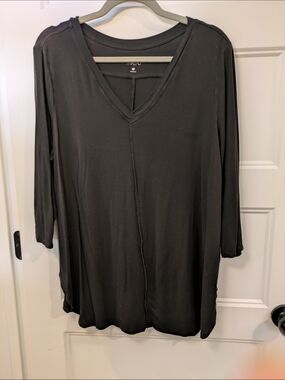 🔴 3/$15   Black V-Neck Long Sleeve Tunic Top